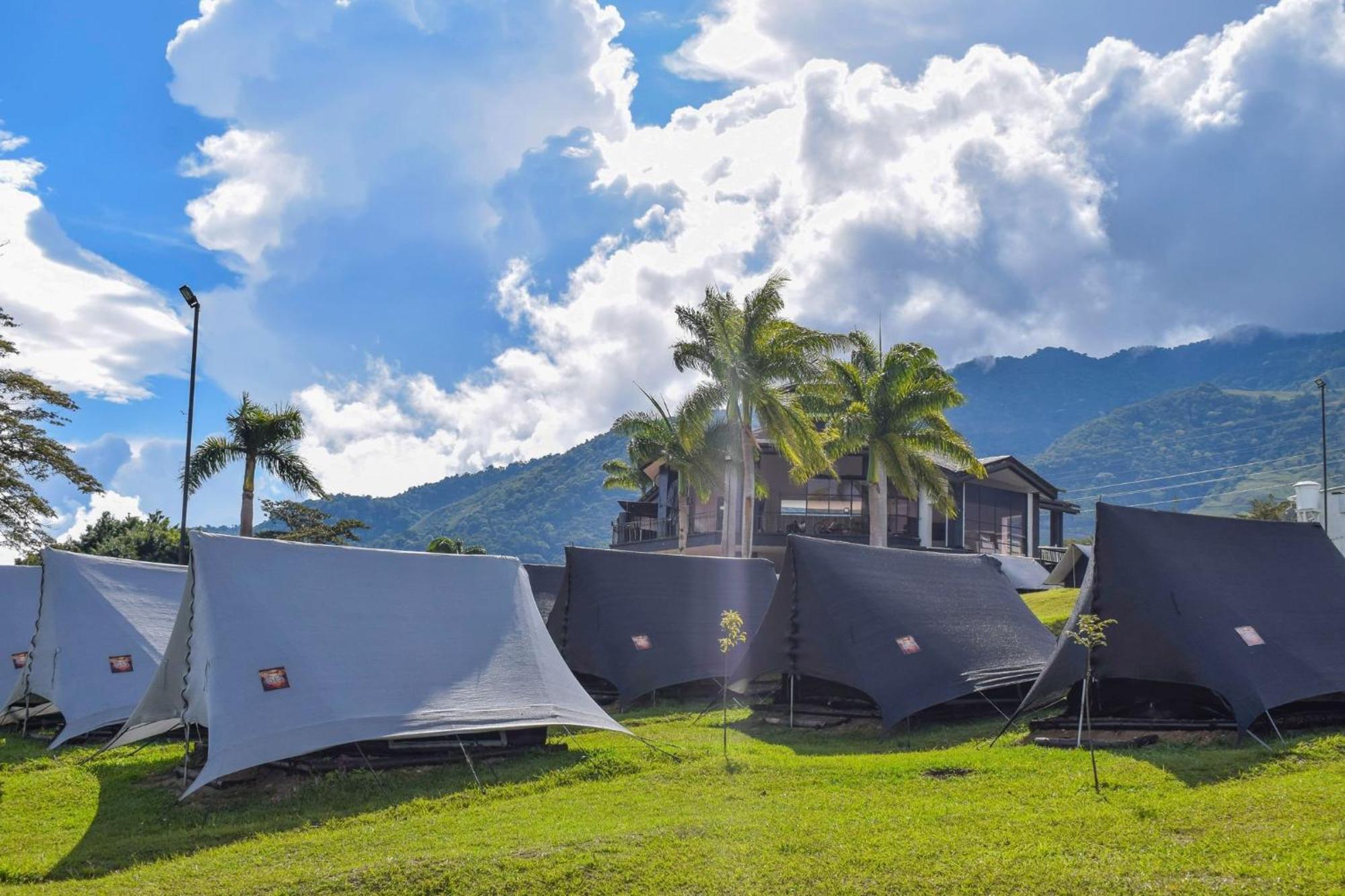 Mystic Paradise Darien Chalet *